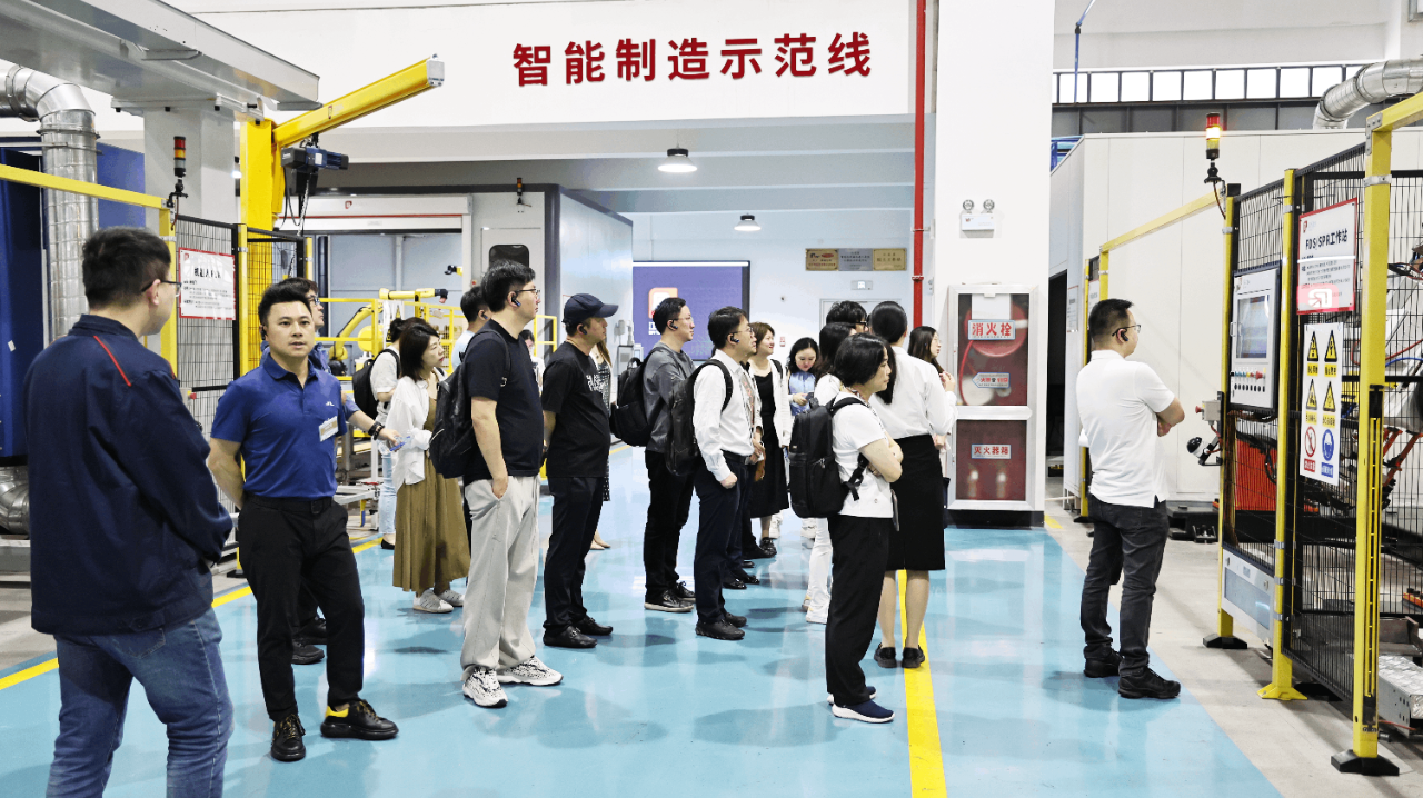 中欧国际工商学院EMBA2022级国内实境课程走进云顶国际